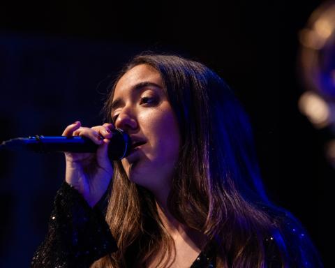 Júlia Plans Sextet